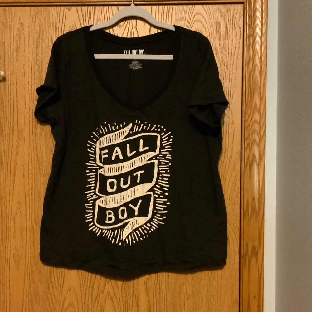 NWOT Fall out boy v neck plus size tee shirt sz 3